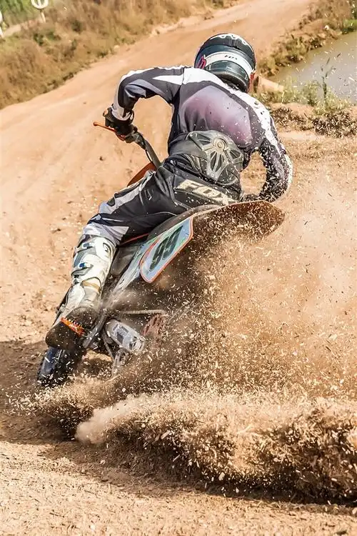 壁纸 摩托车比赛,污垢飞溅 3840x2160 uhd 4k 高清壁纸, 图片, 照片