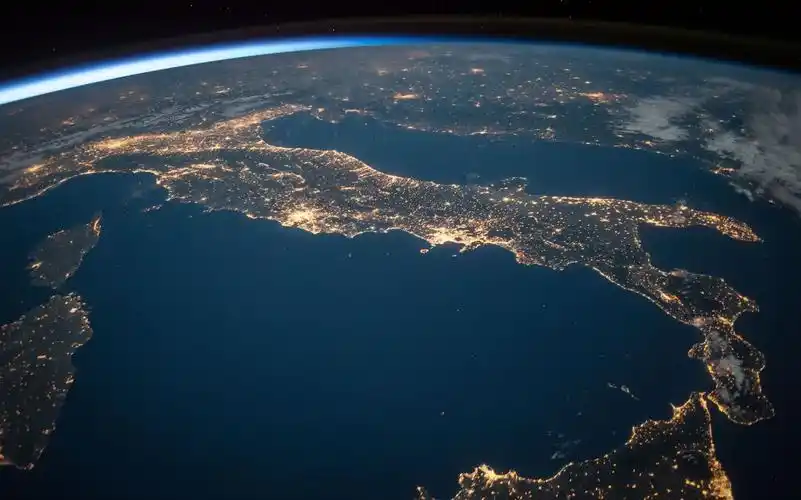 从太空看地球地中海周围城市夜景灯光