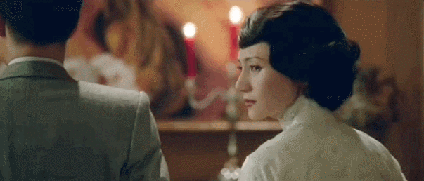 电影《大上海》中,袁泉的惊艳回眸