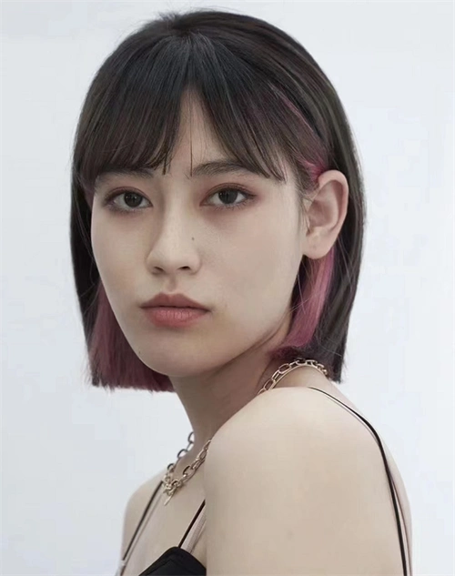 短发挂耳染发型 低调减龄显个性_染发发型 - 美发站
