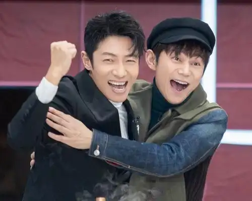 明星大侦探6收官合照生图曝光白敬亭杨蓉自带cp感