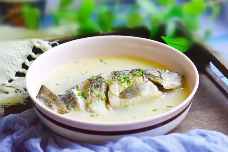 炖出来的鱼太腥?你可能加了这种调料,学学去腥味的正确方法