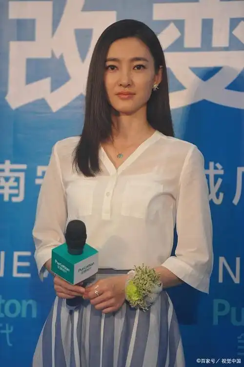 标签众多,从素颜女神到实力演员,王丽坤是如何做到的