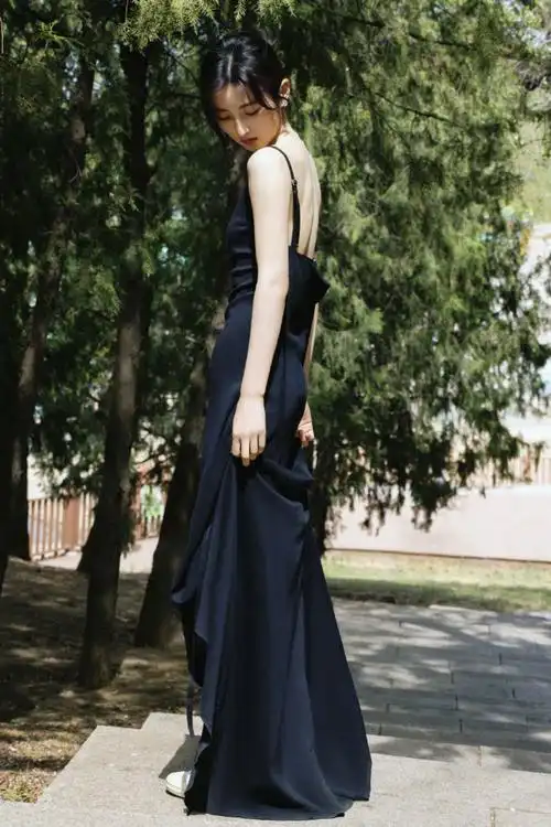 张子枫帆布鞋配礼服