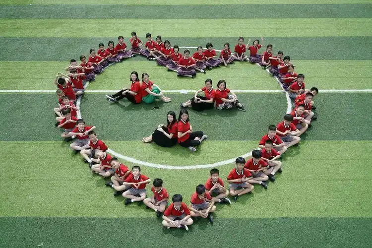 最美班级集体照最美的时光刚好遇见你三年级