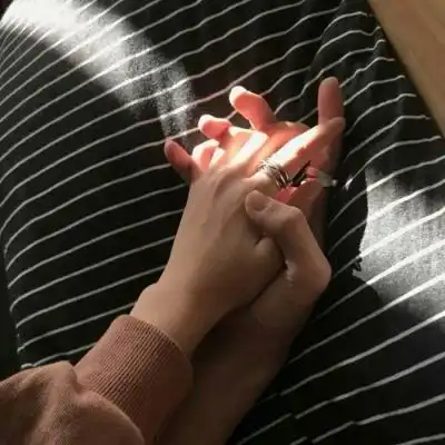 手的情侣头像手控一对携手你我白头偕老