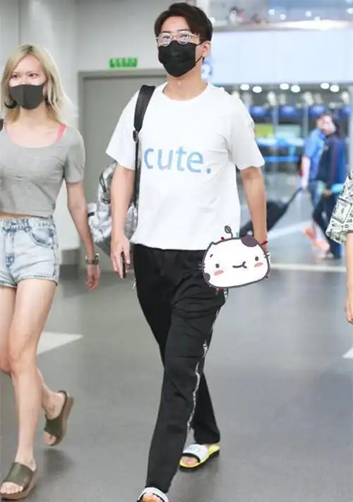 熊梓淇来了每次穿的鞋子都挺特别小伙子很有想法啊