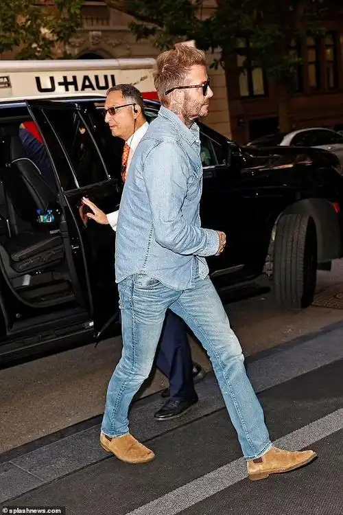 和贝克汉姆又穿情侣装,抢了儿媳妇的风头