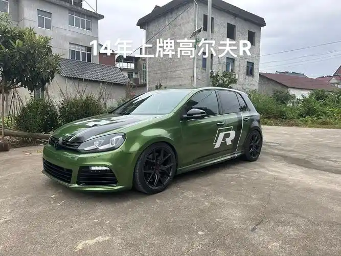 14年大众高尔夫r,蓝针大众,白车贴膜,2.0t四驱,陆地小 - 抖音