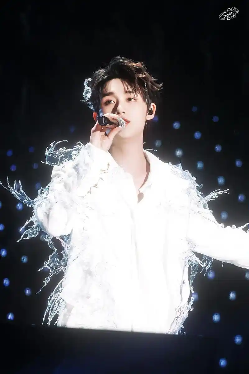 舞台上的精灵04#丁程鑫 #神图 - 抖音