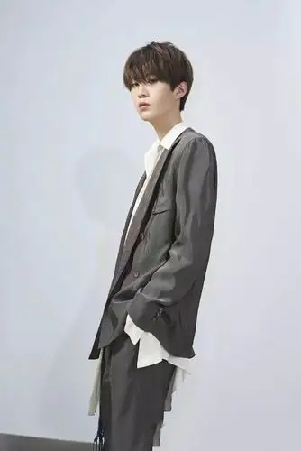 范丞丞时尚帅气写真高清图片