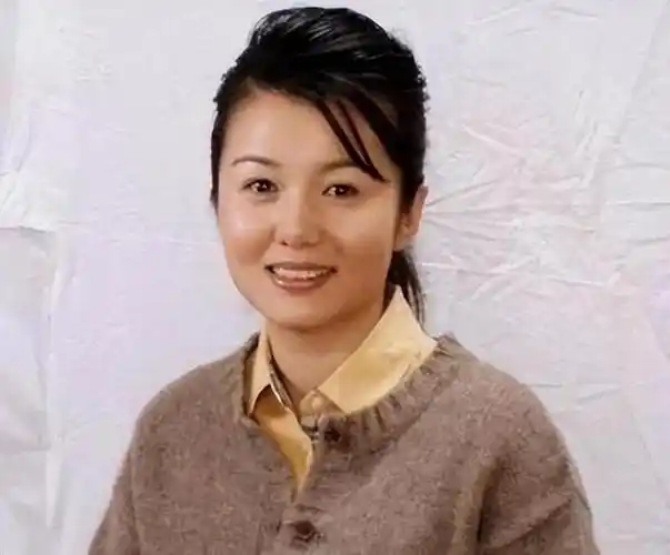 郑卫莉:与赵军相伴8年离婚,再婚嫁大13岁杜志国,今婚姻状况如何