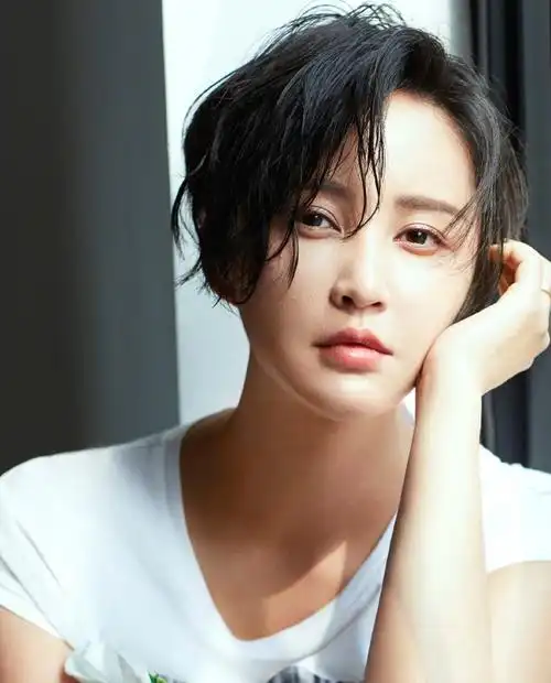 张歆艺个人资料 :离婚后嫁给前夫兄弟,被前夫说恶心,现任却把她宠成宝