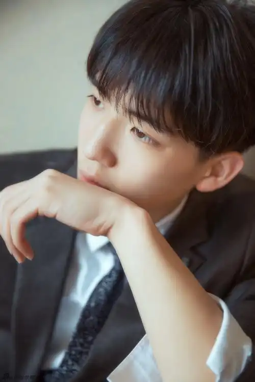 最帅艺考生高考614分被赞新一代学霸校草图