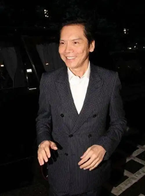 香港风云人物向华强个人资料