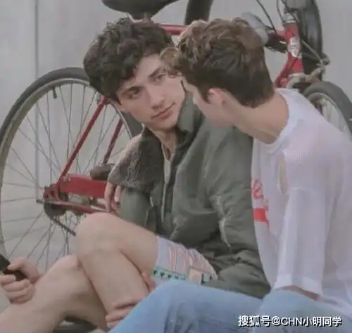 原创戳爷是谁为什么这么火戳爷是攻还是受和布布的吻照激吻视频曝光