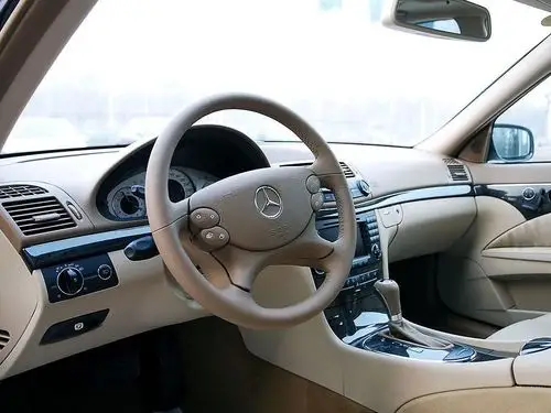 奔驰e级中控方向盘第1400张点击查看下一张清晰大图