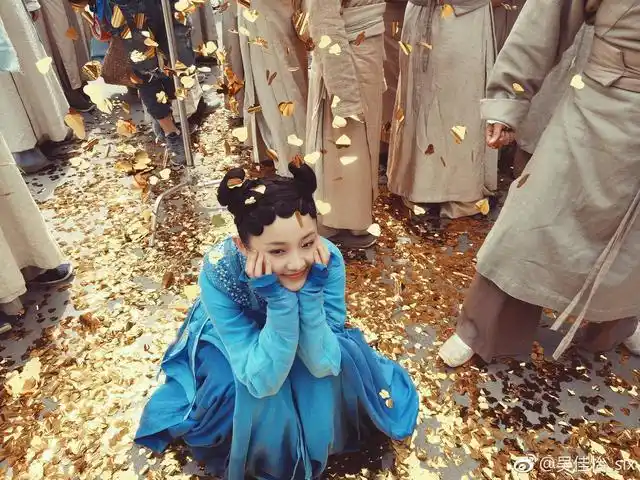 吴佳怡,96年出生,饰演清越,这是这部电视剧里最讨喜的角色了,没有之一