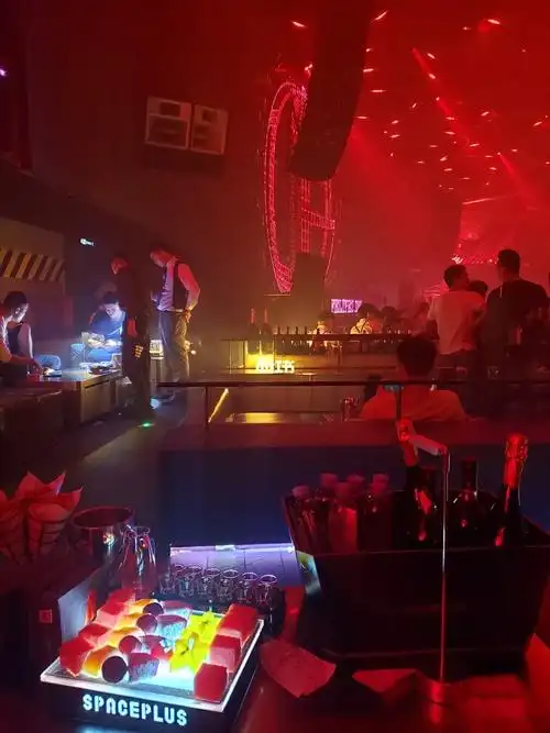 spaceplus攻略_酒吧_广州spaceplus酒吧蹦迪喝酒_美食_美食探店