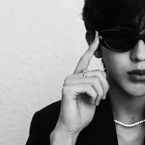 蔡徐坤的头像 都挺好看  这脸也是真的耐看!