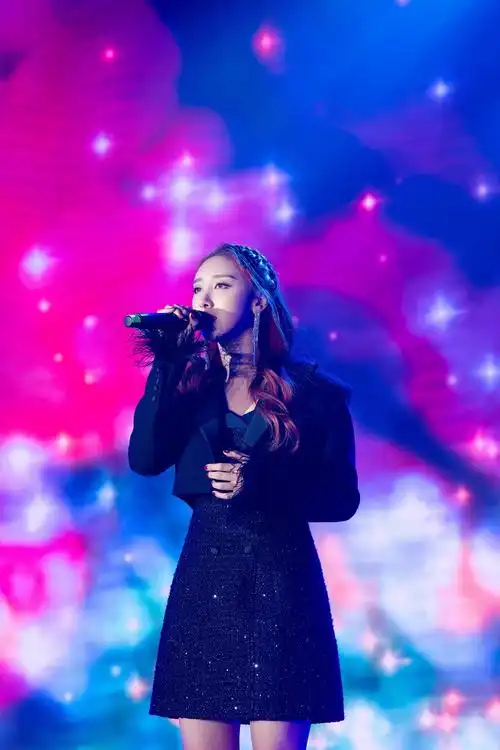 许靖韵摘得2018人气女歌手 印证实力才华双在线 - 360娱乐,你开心就好