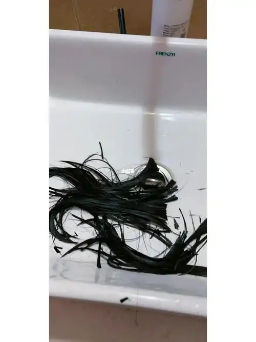 一狠心自己剪掉了长发