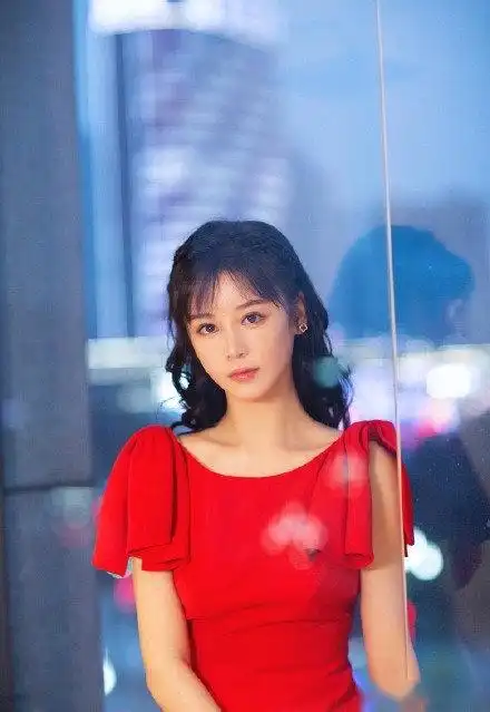 《追龙2》女主邱意浓sabrina和邓男子给家乡人民带来了让人"心动"的