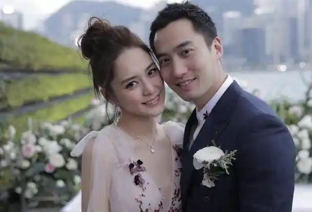 蔡卓妍爱情事业双得意,加入豪门斩获双奖,比阿娇处境好太多?