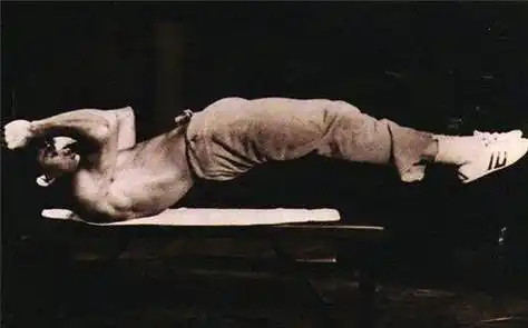 李小龙日常训练场景:看到图5,终于明白为何泰森说不是他对手了_图片