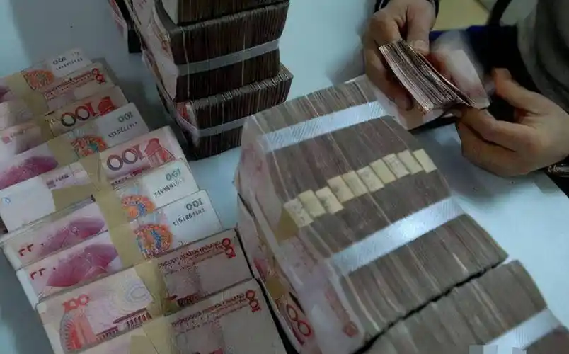 在银行有100万存款可以过上什么样的生活还要上班吗