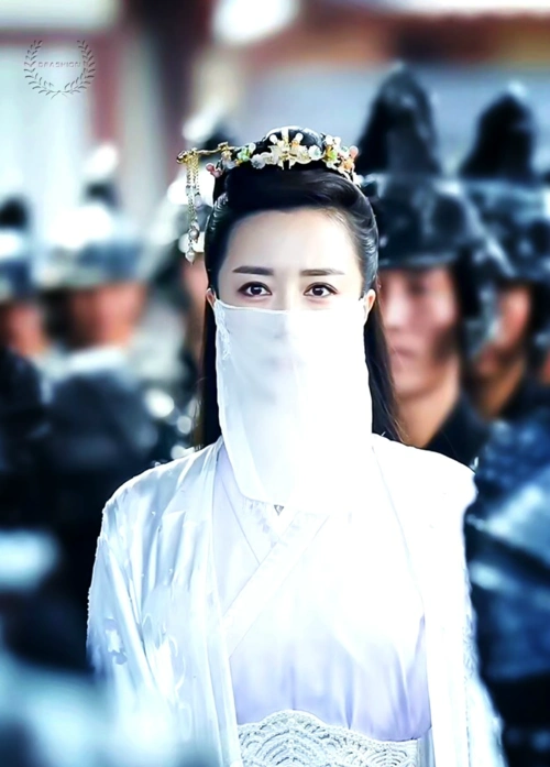 明星李依晓身处相思局古装风尚大片