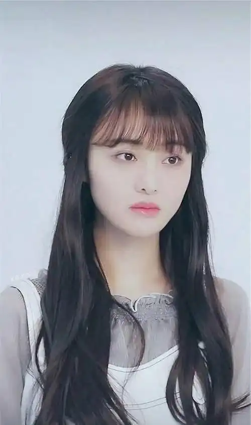 郑爽真是甜系女孩,齐刘海 碎花裙美爆了,日常穿搭也让人上头