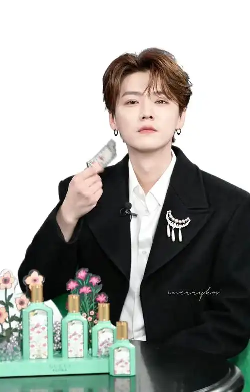 鹿晗#gucci#鹿晗直播#鹿晗直播生图·1年前别担心黑夜降临刚刚才刷到