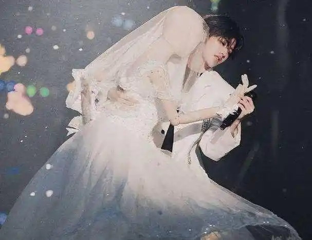 原创蔡徐坤在中国人气第一结婚照在国外火了社交网疯狂评价