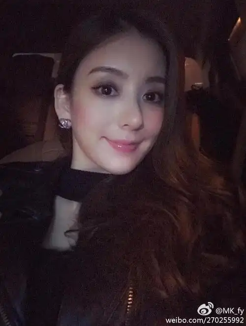 方媛10年前旧照身材火辣超性感