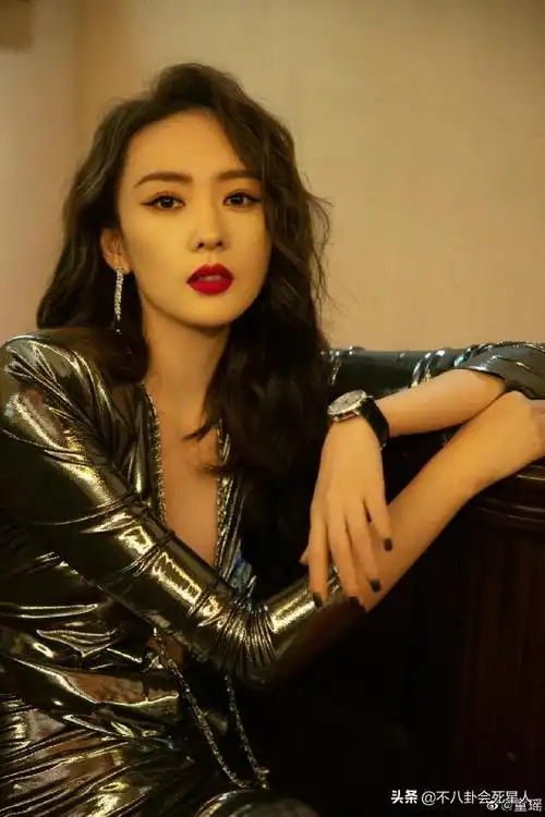 低,入学的时候有着第一名的好成绩,但是在娱乐圈十几年却迟迟没有姓名