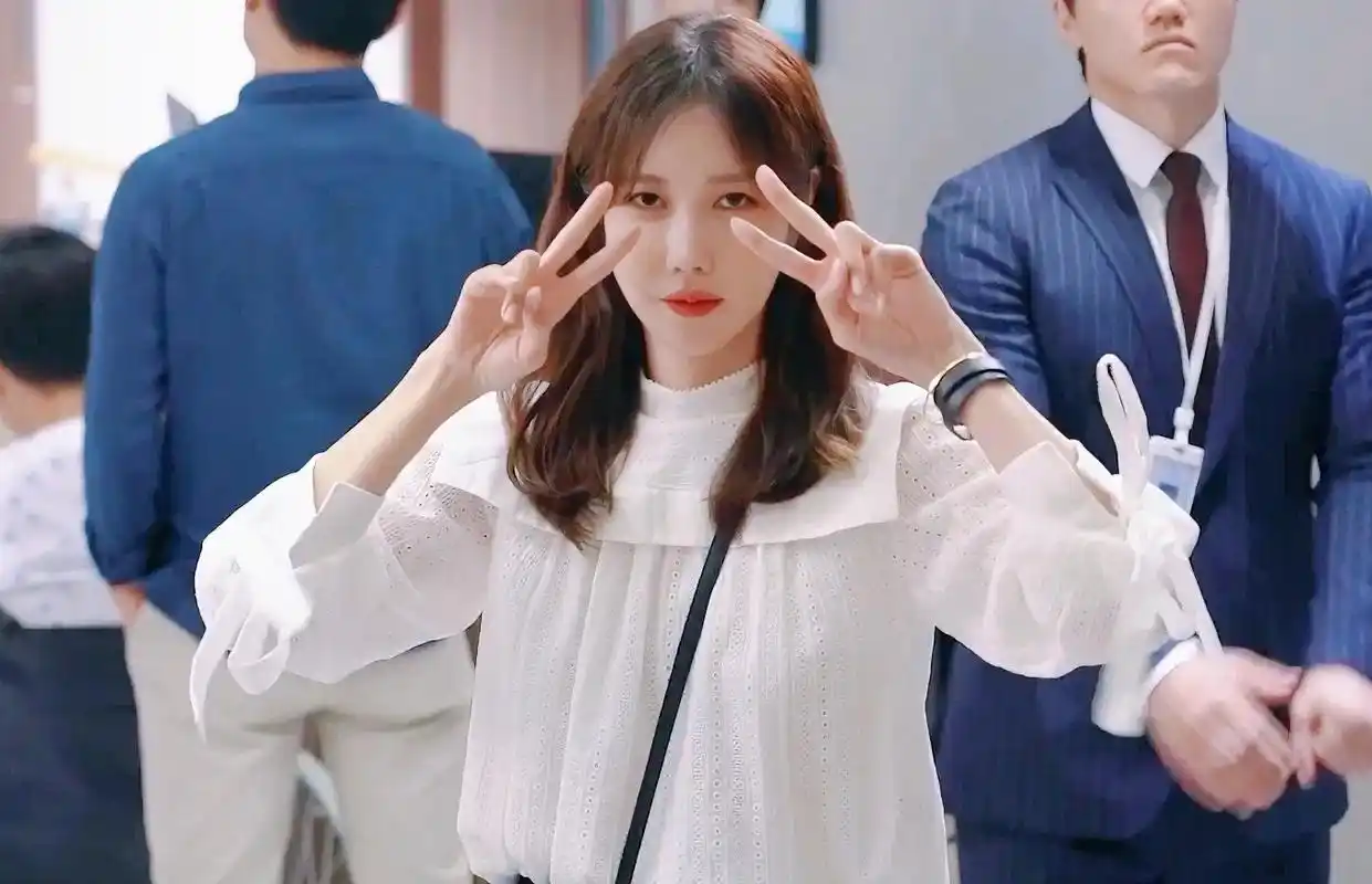 李智雅.#顶楼 #李智雅 #神仙颜值  喜欢智雅好久好久了  - 抖音