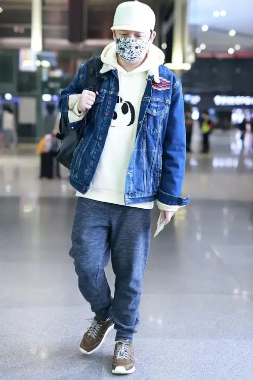 男星街拍 | 刘烨&安娜低调撒狗粮,甜心猛男"海王"街头送拥抱!