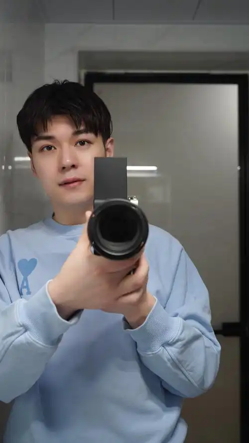 对镜自拍眼睛看哪里98#我的日常 #日常打卡 #对镜拍 #男生对镜自拍