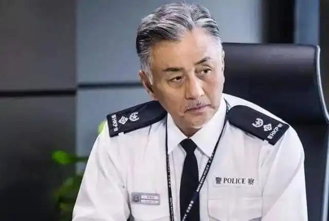 "白衬衣"警察是什么级别?说了你可能不信,公安局长都不够格穿