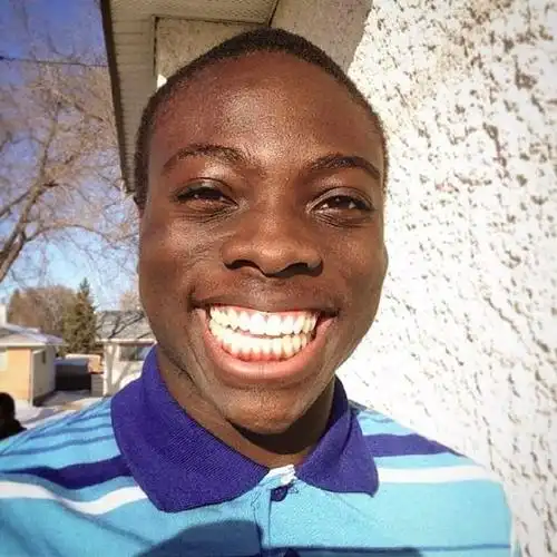 一位黑人男孩上传自拍照片,每天分享自己的笑容_高清图集_新浪网