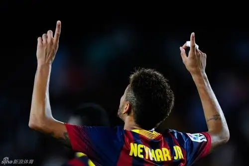 内马尔双手指天——和梅老板一样的蛮