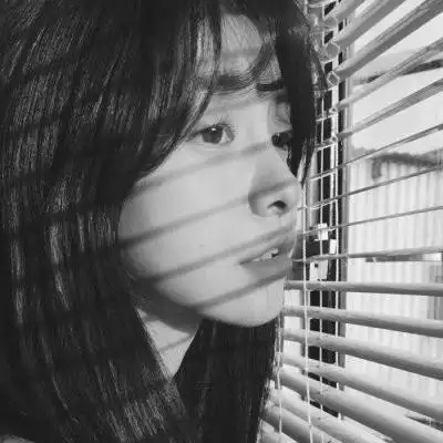 女生头像大全伤感黑白图片伤害过你的人何必当真