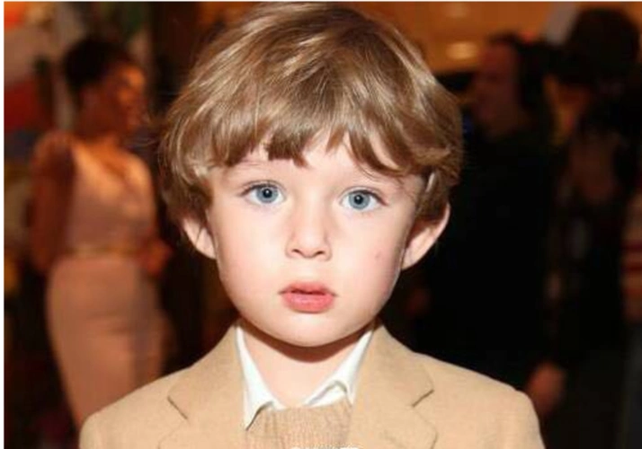 妻子梅兰娜·特朗普以前也是一名模特而川普自己年轻的时候颜值也很高