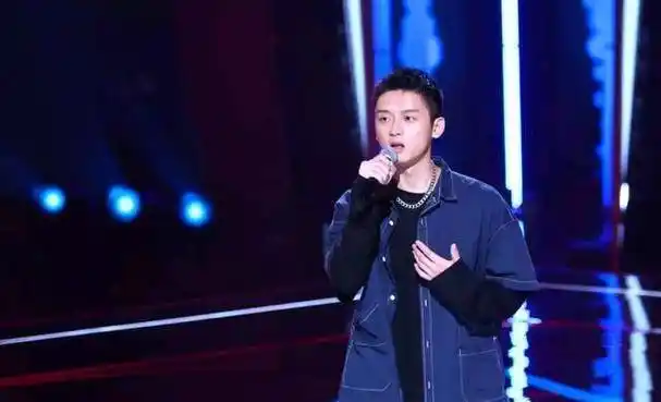 冠军导师都是第一个转身的,具体冠军学员名单及转身导师如下:第一季