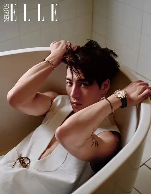 简介:王嘉尔酷帅撩人写真图片,分享一组王嘉尔图片给大家,图中的明星