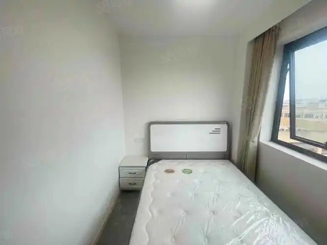 金恒德汽配城旁水电气三通现代风格套二出租配置齐全带空调