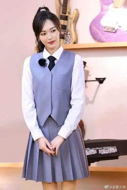 唐嫣学院风高马尾造型##唐嫣我们的客栈活力学院风剧照