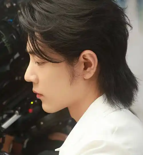 肖战长发侧颜库存美照美貌攻击不留余地女娲炫技诚不欺我