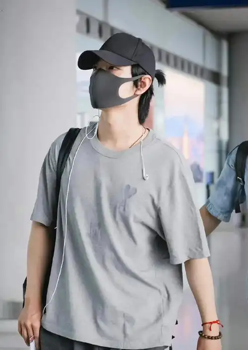 肖战机场##肖战扎了小辫儿